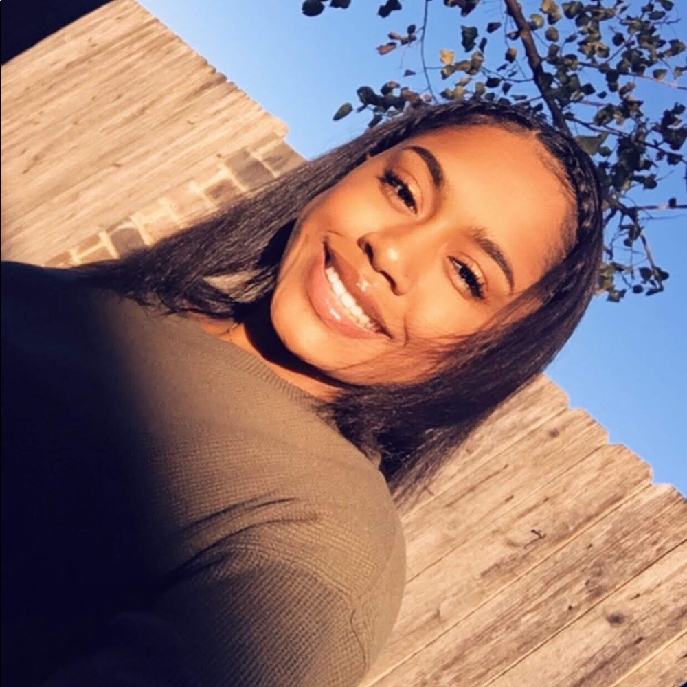Meet your Posher, Briana